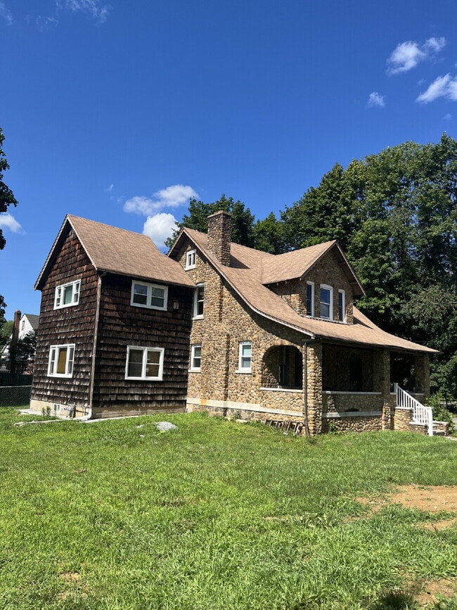 "Spacious 5-Bedroom Haven with 3 Full Baths in Kenvil, NJ – Your Dream Home Awaits at 447 Rt 46!"