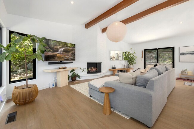 Photo - 1156 E Lakefront Dr Unit ID1221921P