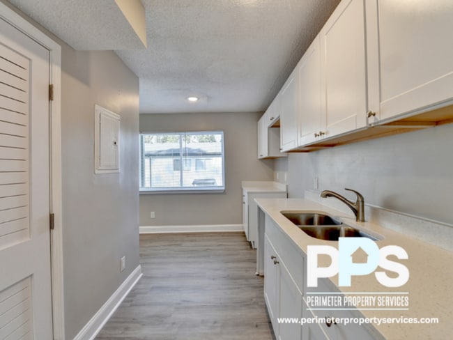 Photo - 390 W Lake Ave NW