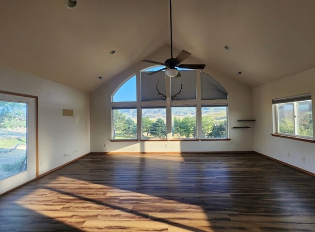 Panoramic Rattlesnake Hills View Home on N... - Panoramic Rattlesnake Hills View Home on N...
