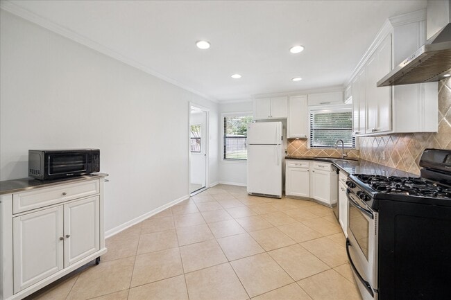 Photo - 4214 Glebe Rd