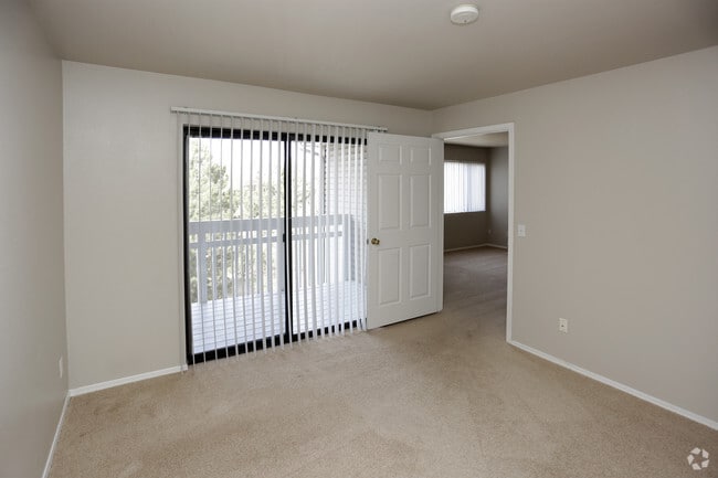 2BR, 2BA - 880 SF
