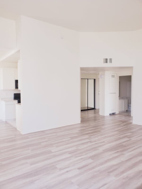 Photo - 4343 Whitsett Ave