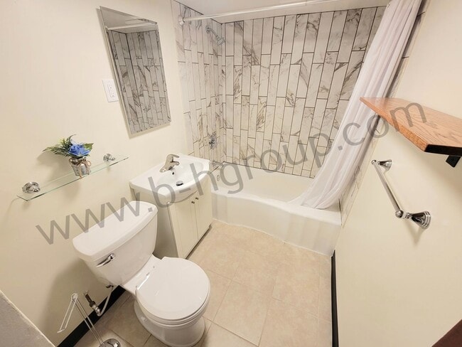 3617 27th St Unit 2