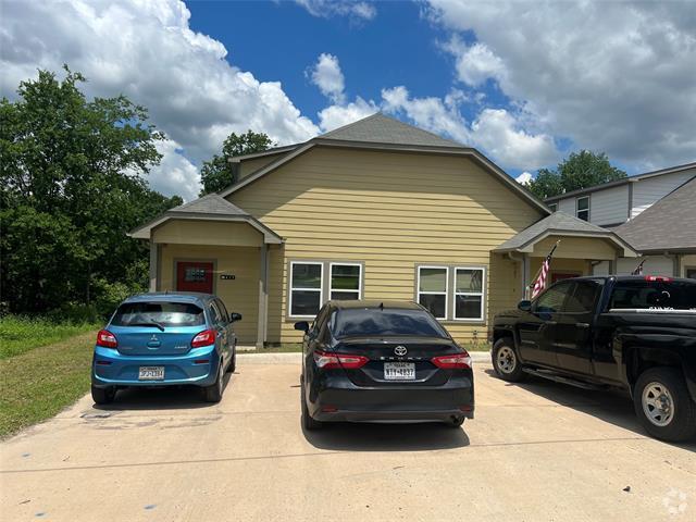 Building Photo - 411 E Elm St Rental