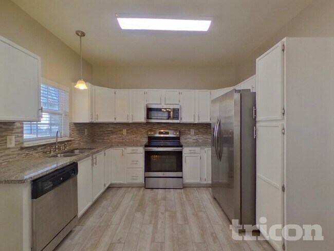 Photo - 4621 Sahalee Ln