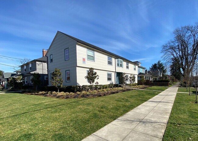 Building Photo - Modern 1-Bedroom! Private Storage w/Washer... Unit 1 Rental