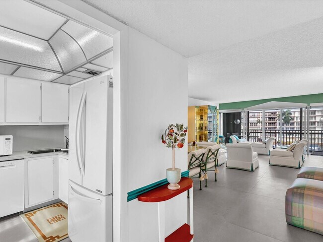 Photo - 1537 E Hillsboro Blvd Unit 438