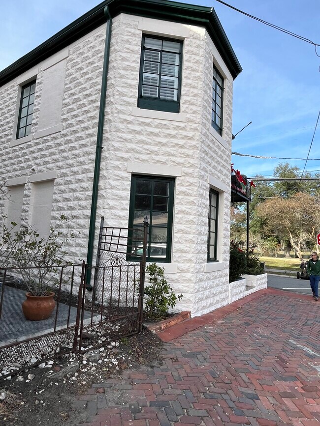 Photo - 245 Lincoln St