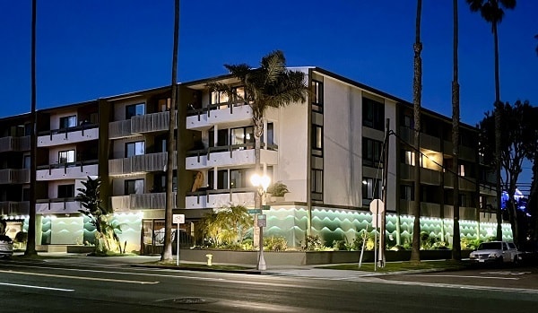Gorgeous front with ocean waves - OG Vista Rental