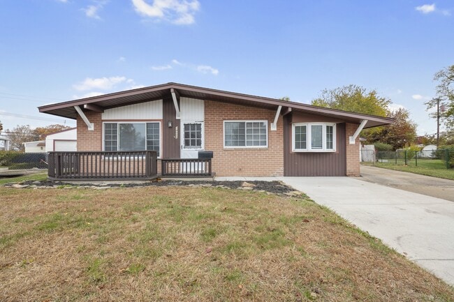 Building Photo - 34000 Fernwood St