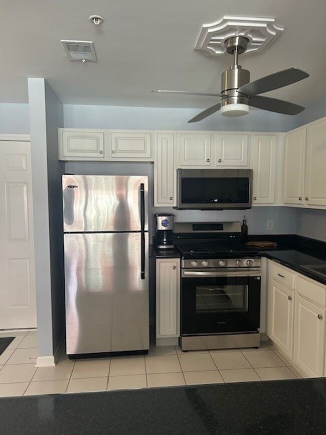 Photo - 2 Bedroom Harbor Park Condo - Just Blocks From the Lake