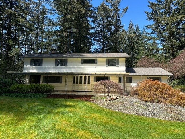 Building Photo - Spacious 5-Bedroom Country Home on Nearly 2 Acres – Private, Peaceful & Full of Charm