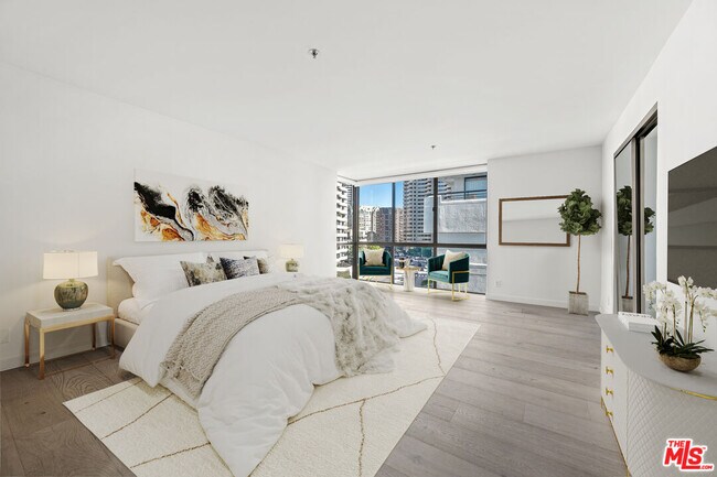 Photo - 10660 Wilshire Blvd