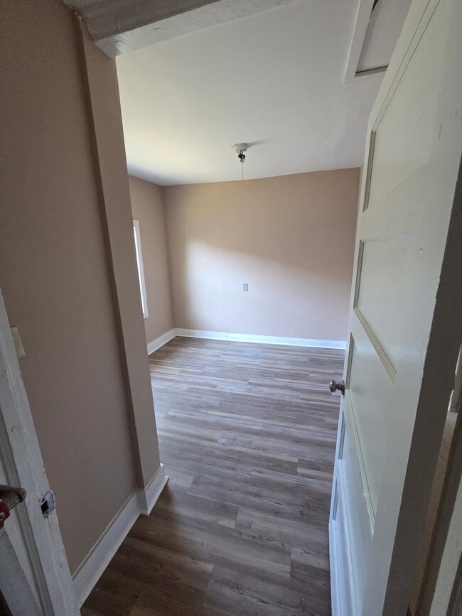 Photo - 545 Salley St