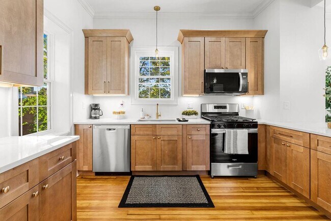 Photo - 508 Charles St