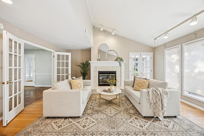 Photo - 2 Woodstock Dr