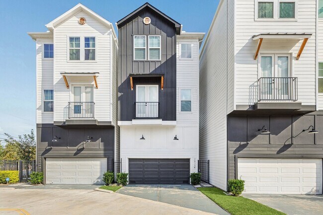Photo - 2826 Versailles Oak Ln