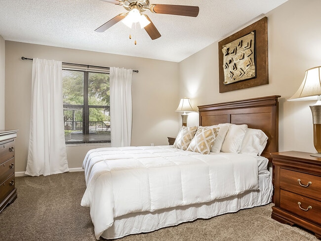 Tuscany Pointe at Somerset Place Apartment Homes