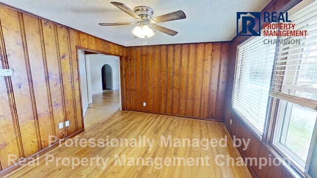 Building Photo - Charming 3 BD/2 BA Home Just 2 Miles from Camp Lejeune Main Gate