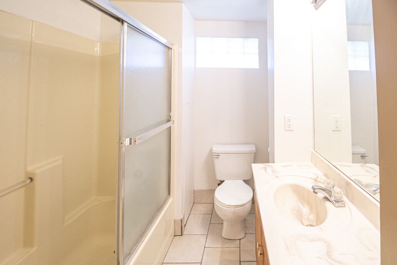 Photo - 404 Lawrence Pl Unit Apt 002