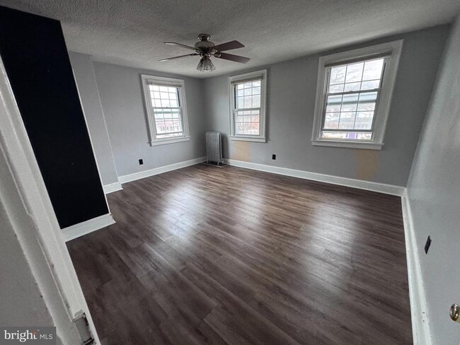 Photo - 25 E Main St