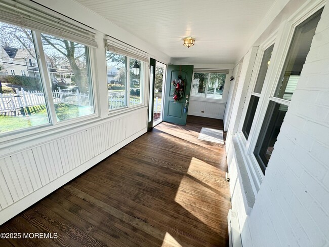 Photo - 208 E Bergen Pl