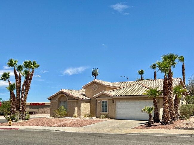 Building Photo - 3 Bedroom Single Story Home