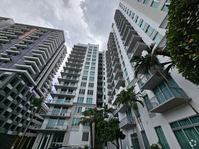 Building Photo - 300 S Australian Ave Unit 810 Rental