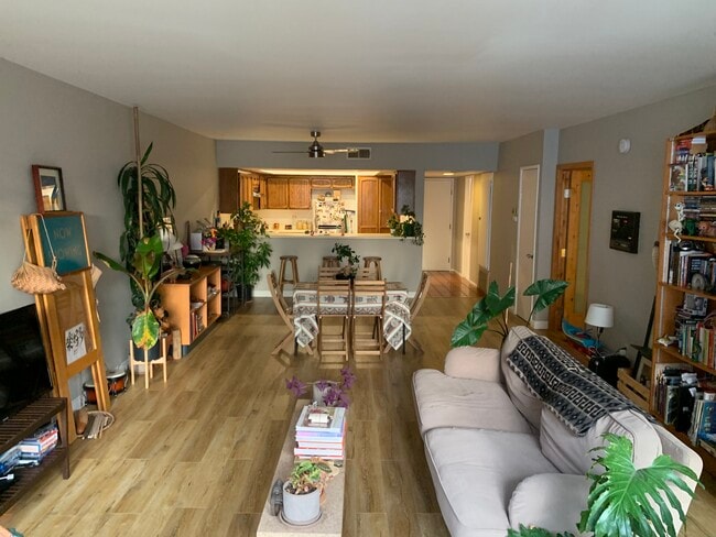 Building Photo - 5125 Harold Way Unit 202