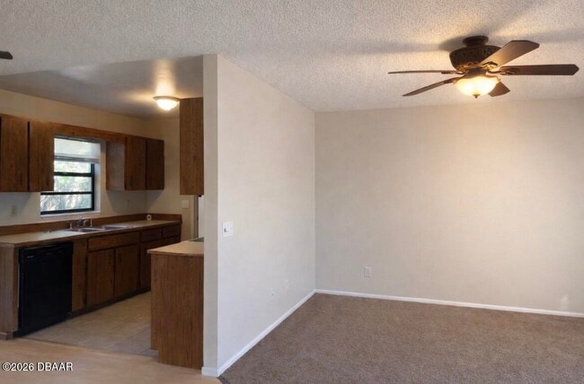 Photo - 2570 Beal St