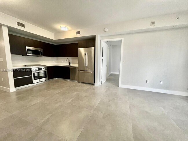 Building Photo - 488 NE 18th St Unit 2302