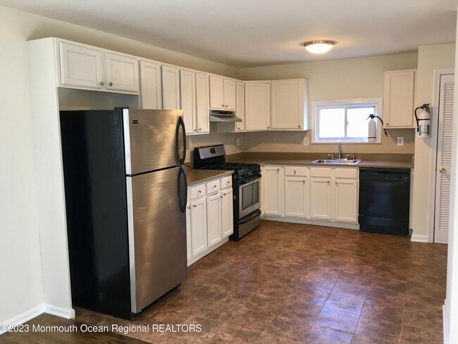 Building Photo - 200 7th Ave Unit 2