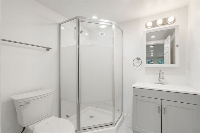 Photo - 431 E 6th St Unidad #