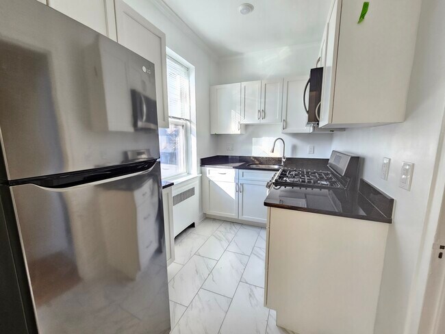 Building Photo - 78 Kilsyth Rd Unit 8 Rental