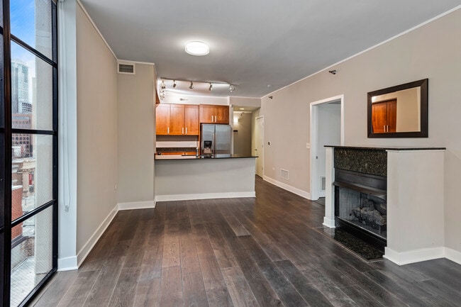 Photo - 744 N Clark St