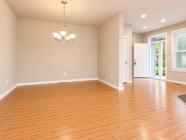 Photo - 7214 Hayworth Ave NE