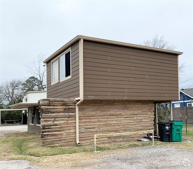 Building Photo - 7515 Bayway Dr Unit 1 Rental
