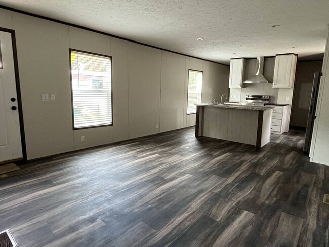14142 Lorraine Rd