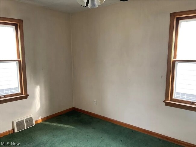 Photo - 364 E 330th St