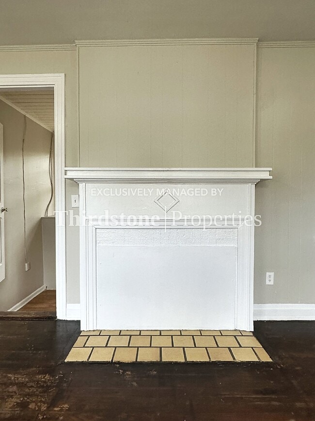 Photo - 562 W 49th St