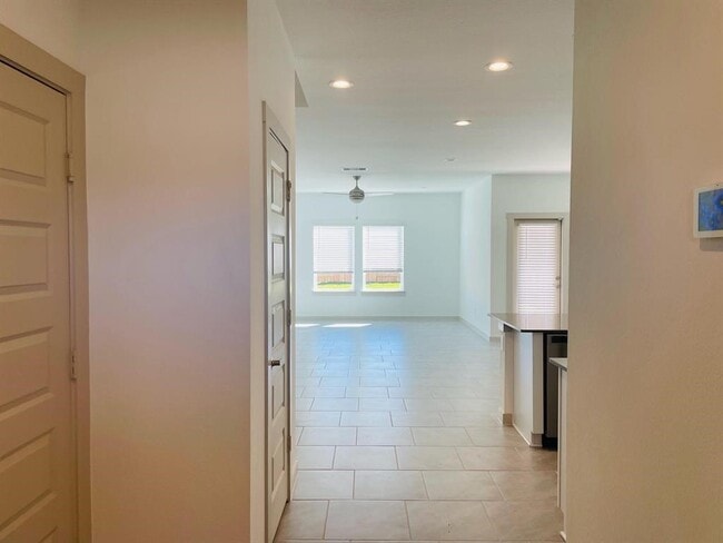 Photo - 28935 Yukon River Ct