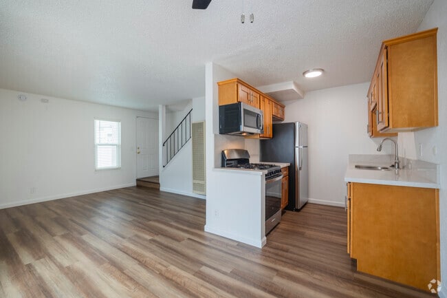 2BR, 1BA - 743SF - Kitchen