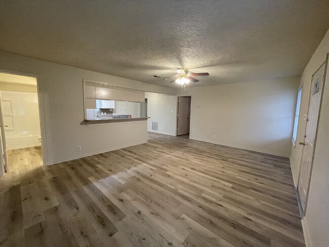 Building Photo - This charming house on a .25 acre lot close to Downtown/Historic Montgomery is a single story 3 b...