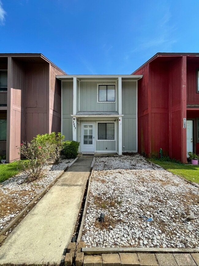 Building Photo - 5126 Lance St Unit B
