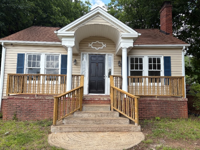 Building Photo - 701 Providence Rd Rental