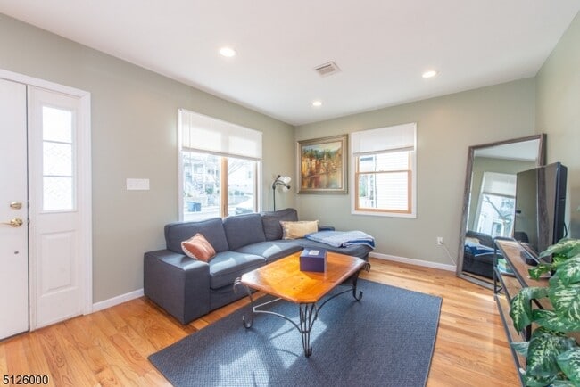 Photo - 21 Phoenix Ave