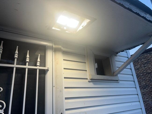 New strong night light - 3346 N Neva Ave