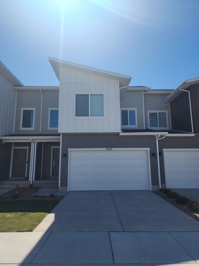Building Photo - 1553 Charmer Ln