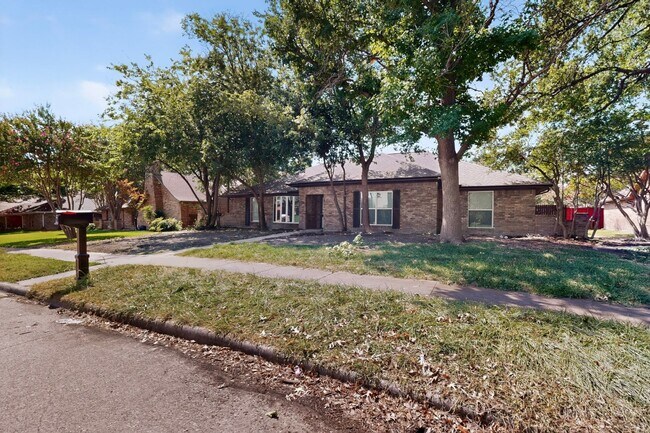 Photo - 2308 Chamberlain Dr